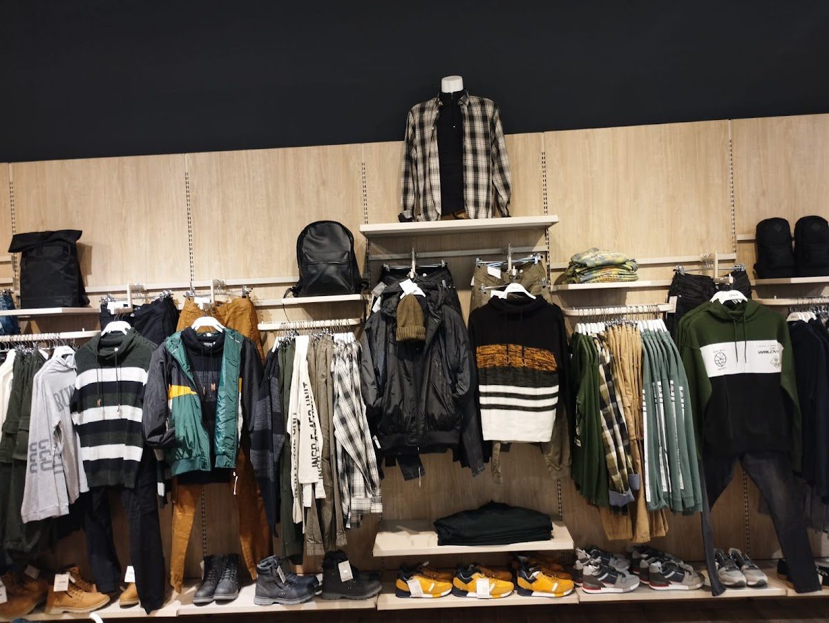 INSIDE - Tienda de Ropa y Zapatos
