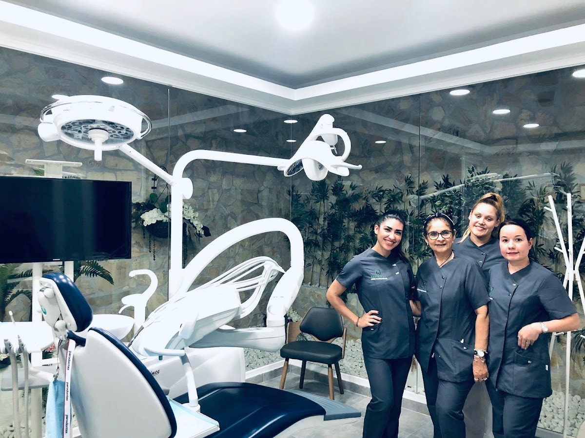 Clínica dental DentalPlus Vélez-Málaga Centro de Especialidades Dres.Rizcala