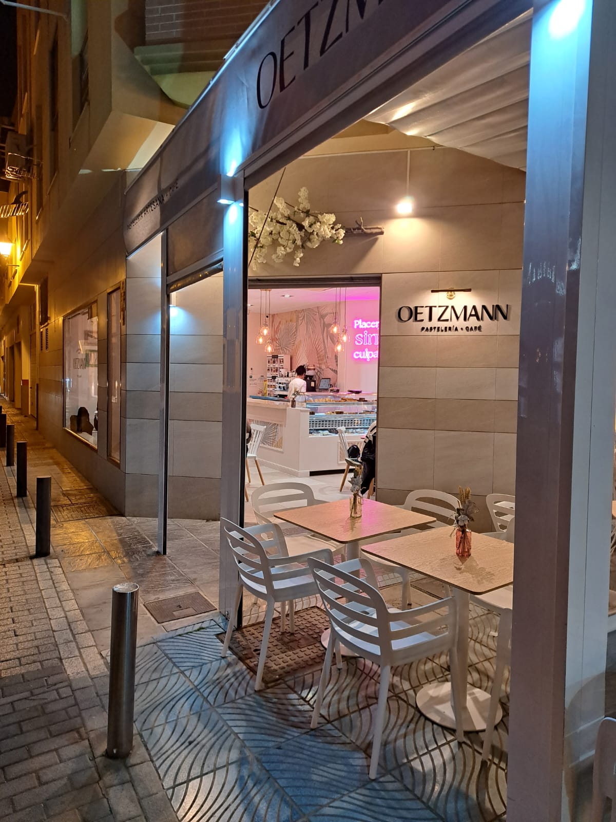 Obrador de Pastelería Oetzmann / Cafetería / Heladería