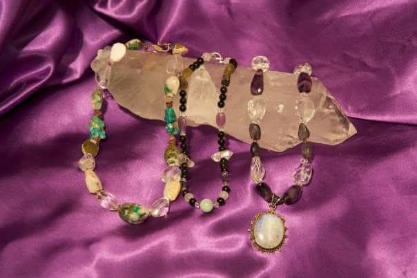Sacred creations mynd 1